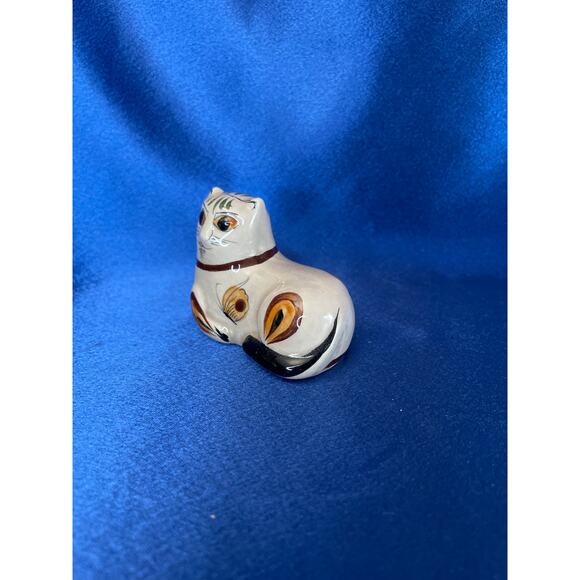 Vintage Signed Mexican Folk Art Pottery Cat Laying Down - Picture 2 of 8